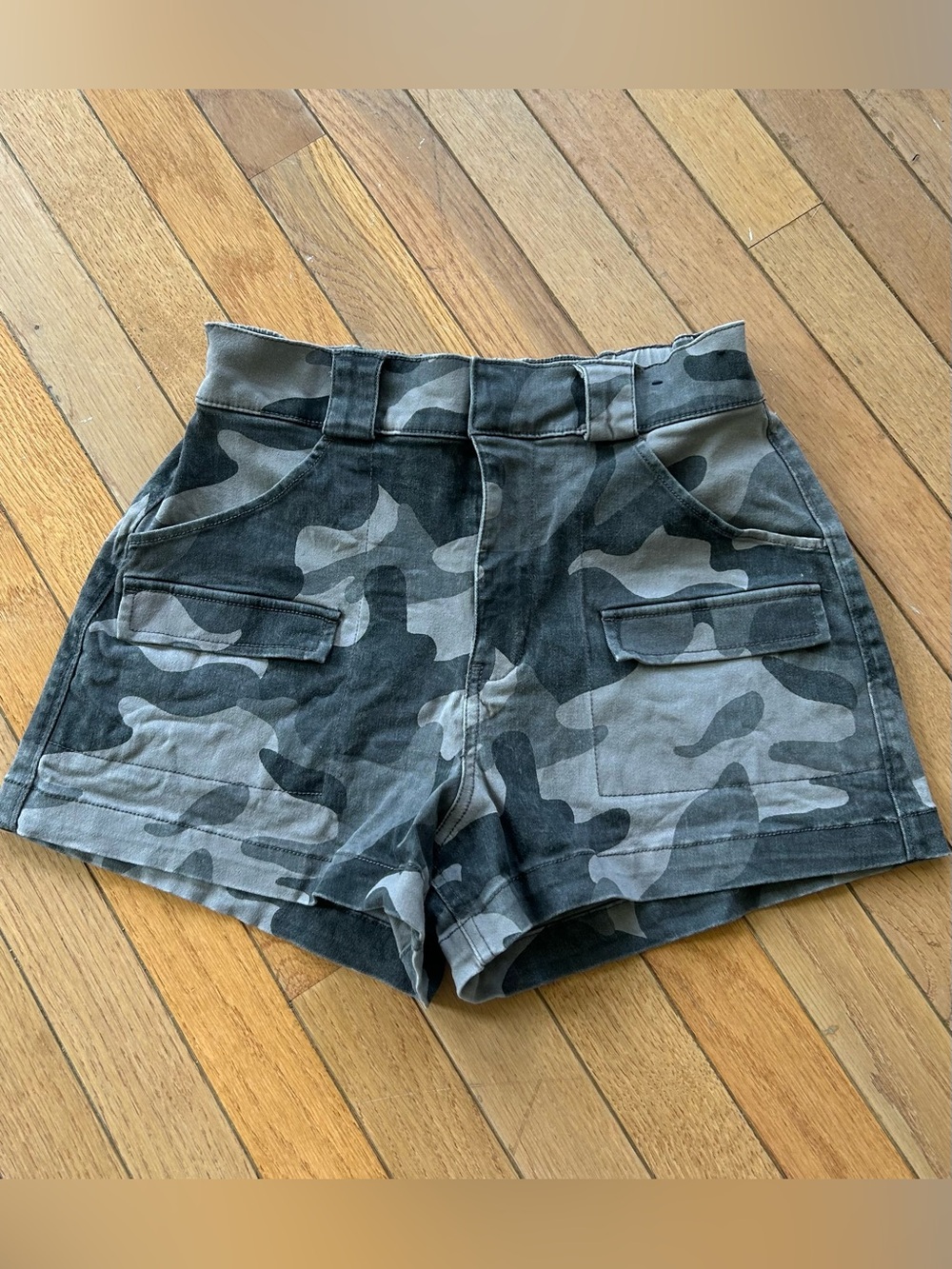 EUC Hollister ultra High rise camouflage mom shorts
